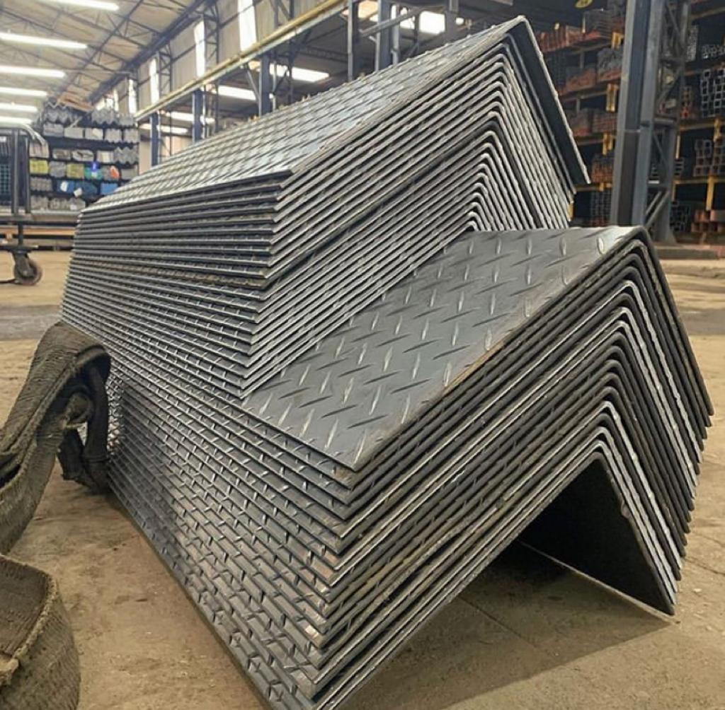 Corte e Dobra com Sistema CNC - Braganfer