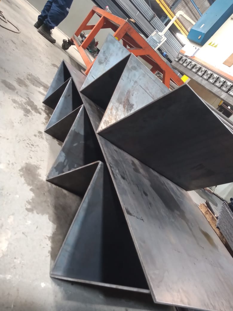 Corte e Dobra com Sistema CNC - Braganfer